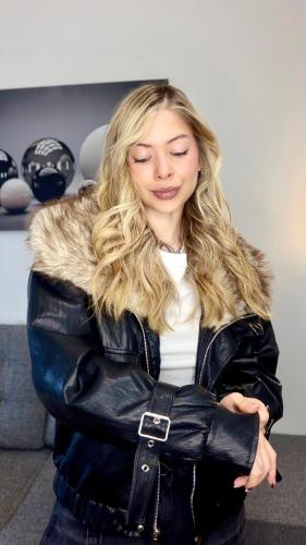 56.000 C/u Campera Similcuero con Piel 9010 Curva