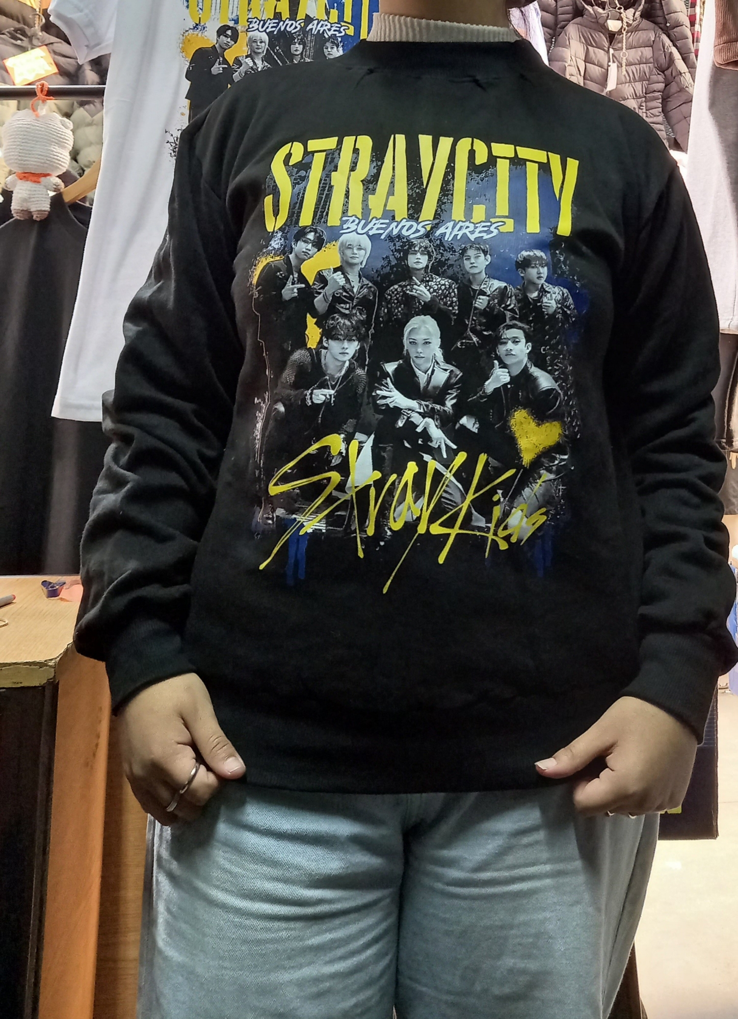 Buzo y Remeras Stray City - Imagen 2