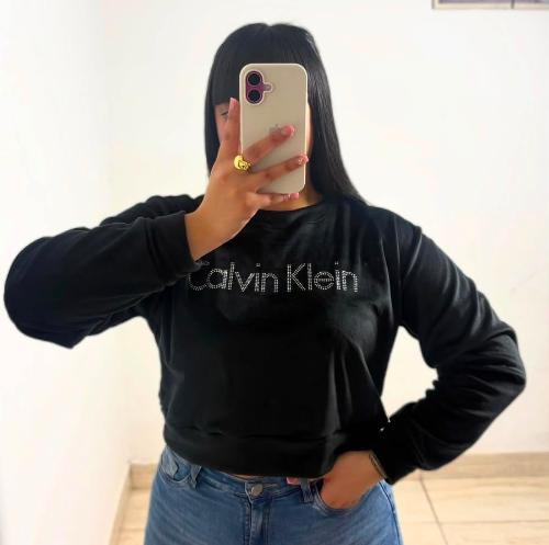 Buzo Plush de Mujer Calvin Klein Pedrería