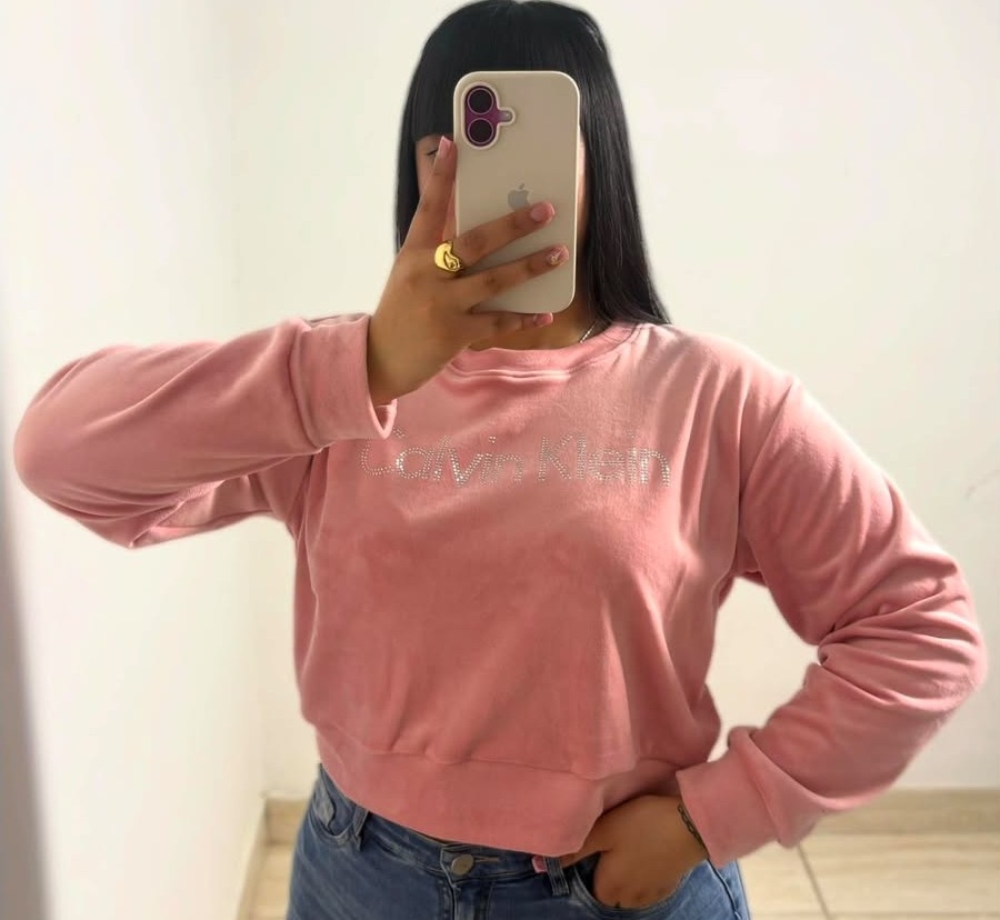 Buzo Plush de Mujer Calvin Klein Pedrería - Imagen 2