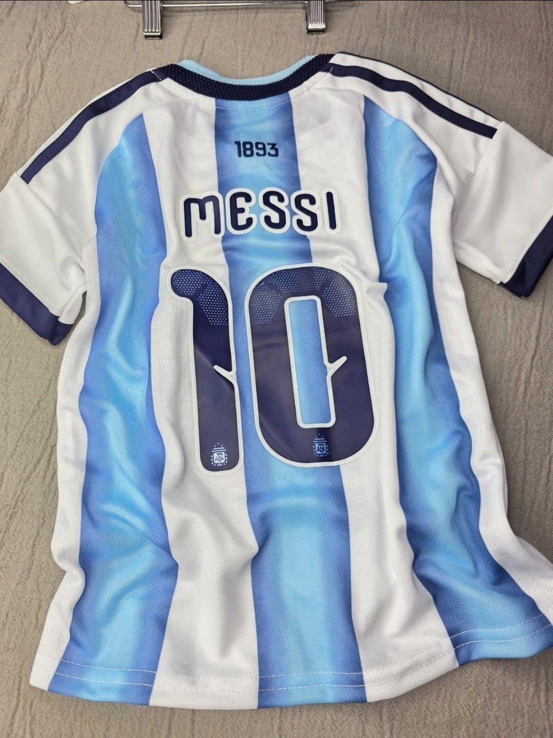 Camiseta Argentina Bordada para Varón. - Imagen 2