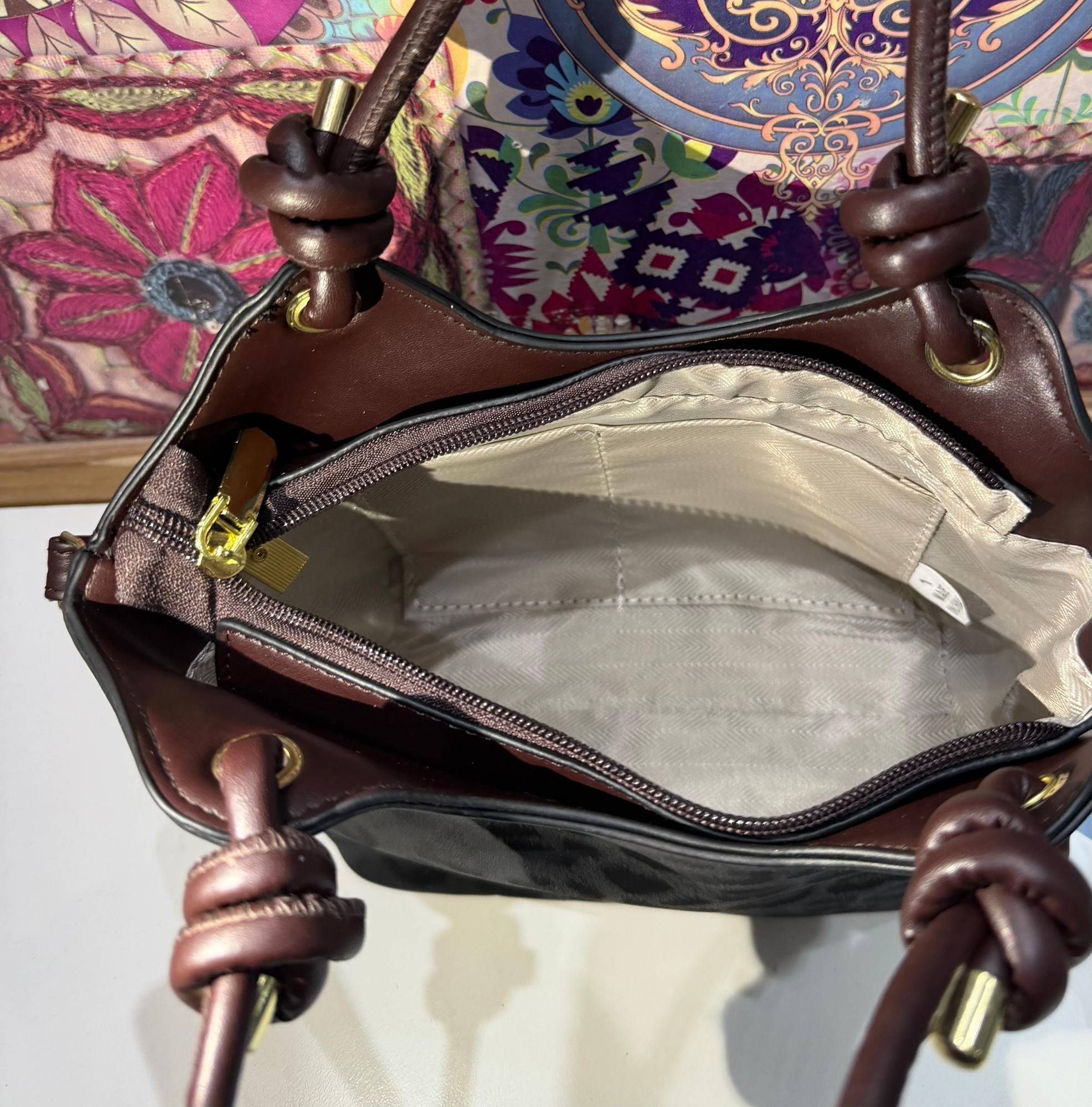 Nuevo Ingreso  de Carterita Morral Gamuzadacon Detalles de Cuero Pu - Imagen 9