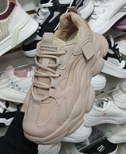 Zapatillas Importadas Lisas con Corderito