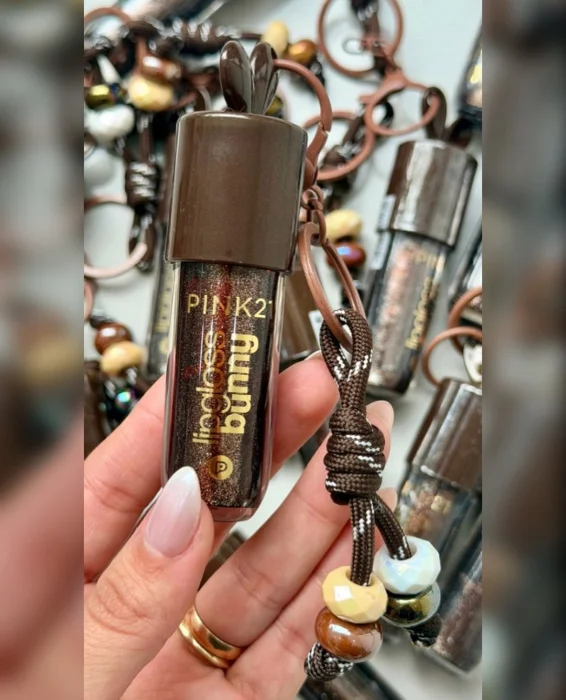 Lipglos Color Marron con Destellos de Pink 21