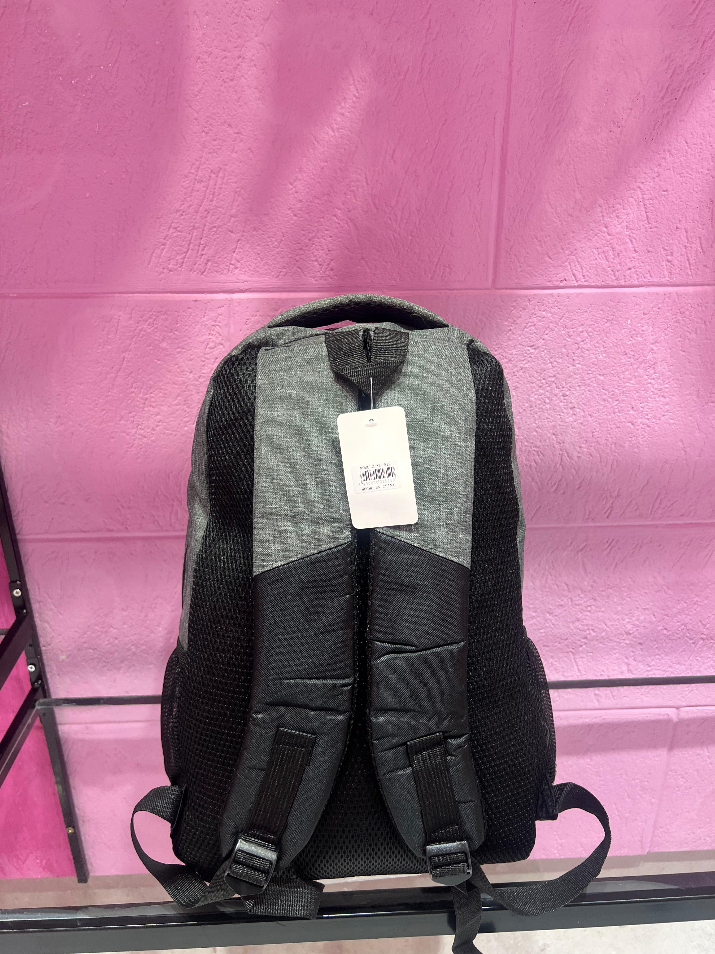 Mochila Grande Impermeable - 304b3e06-e178-4f5c-aacc-7a9a6a36282a.jpeg