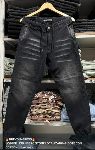 Jogger Mom Liso Negro Ston Localizado +bigote