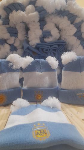 Gorrito Argentina 2 Pompones