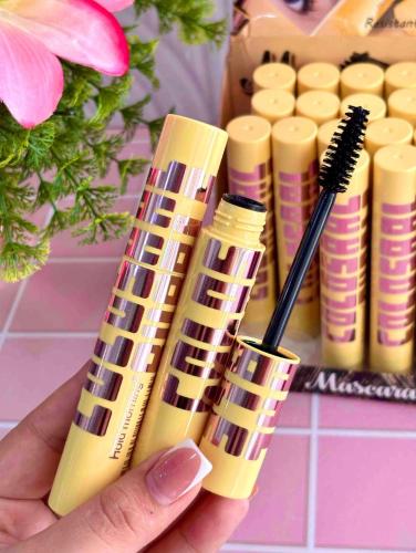Mascara de Pestañas Negro de Mis Betty (dupe de Maybellinee)