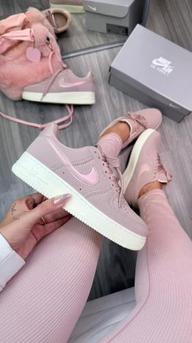 Nike Air Force 1 Flamingo Gamuza