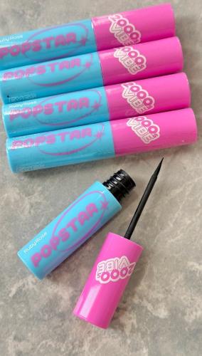 Delineador Liquido Negro de Ruby Rose