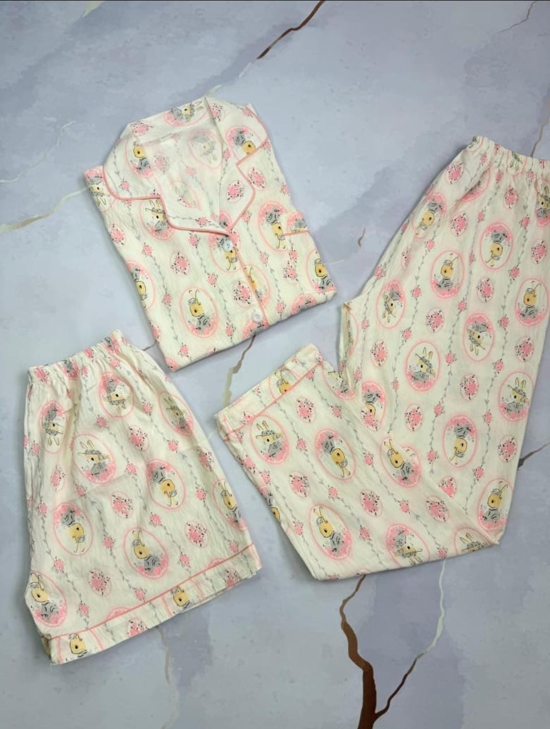 Pijama de Tres Piezas - Imagen 2
