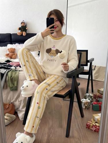Pijama Bordado Importado