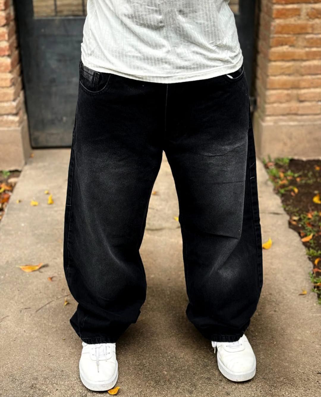 Baggys Negro Localizado Bordado - Imagen 1