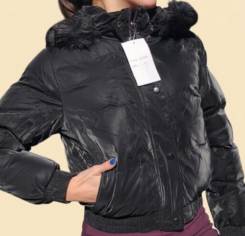 Puffer Efecto Húmedo Tela Feidan con Corderito Interno y Capucha Desmontable