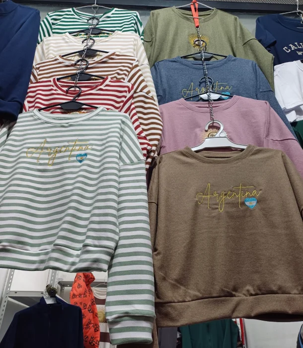 Sweater's Oversize de Darlon Rip Bordado Unico Talle Juvenil