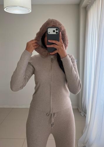 Conjunto Campera y Pantalón