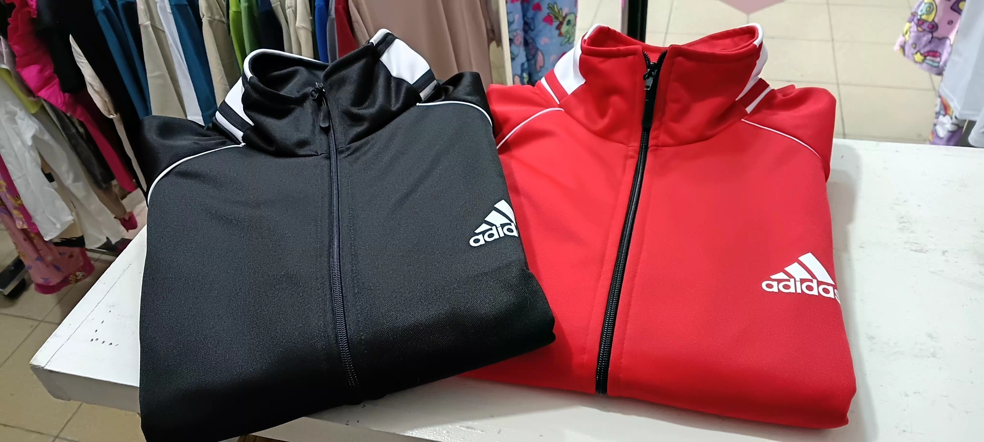 Campera Ad Solo Roja Disponible - Imagen 2