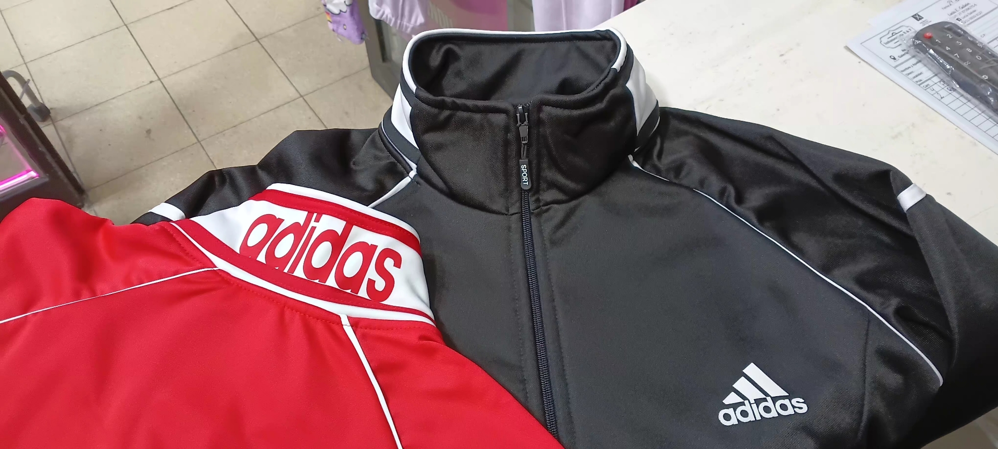 Campera Ad Solo Roja Disponible - Imagen 3