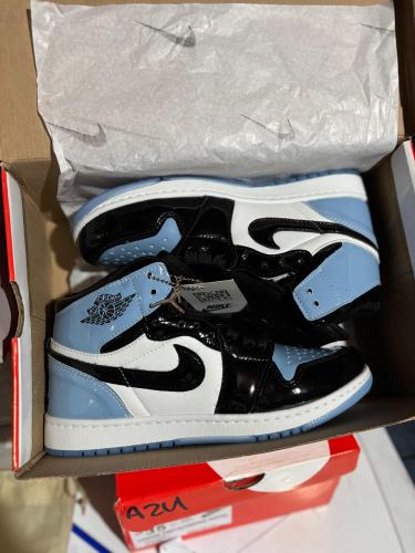 Air Jordan 1 Mid High