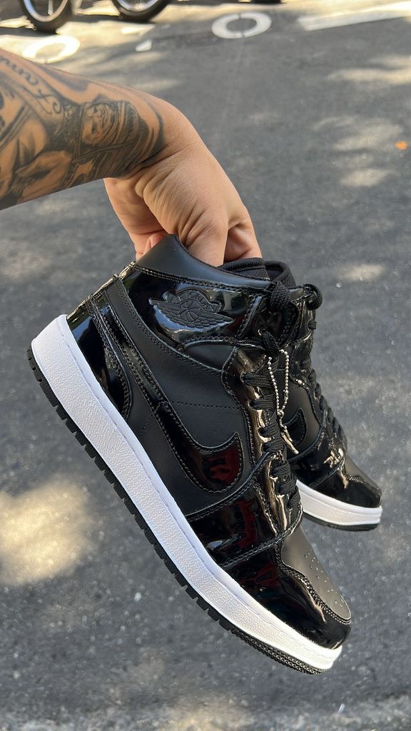 Air Jordan 1 Mid High - 01ae743f-1449-414f-8950-02a785546a0c.jpeg
