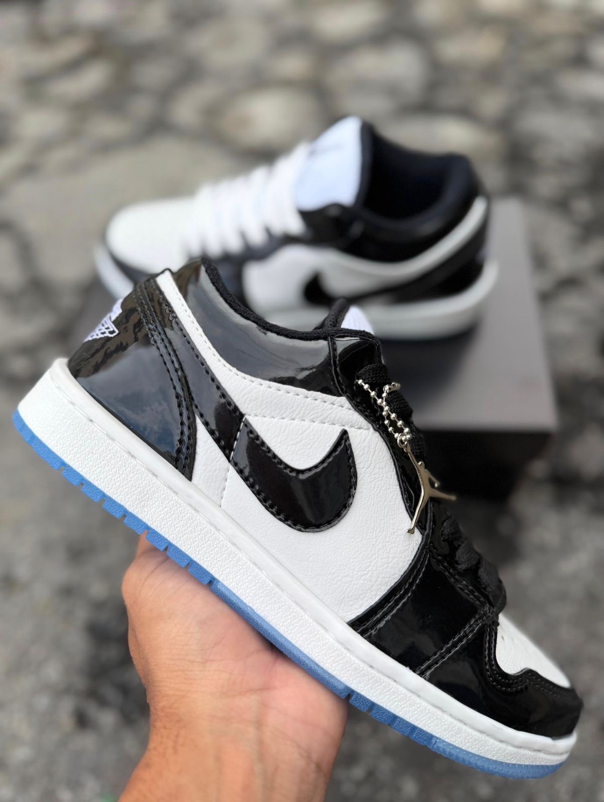 Air Jordan 1 Mid High - 423b81dd-123c-448e-9e56-b634a5e2e8b8.jpeg