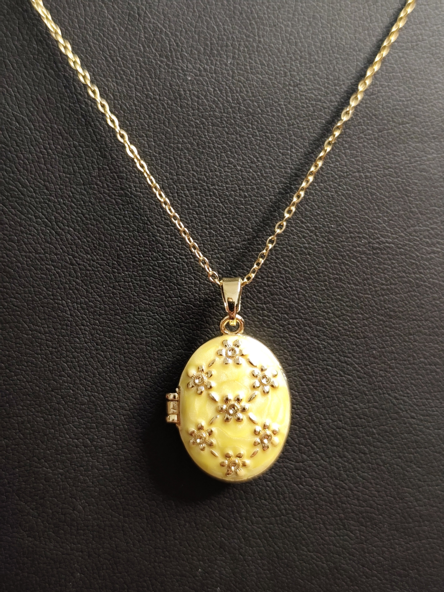 Collares Relicarios Dorados - Imagen 1