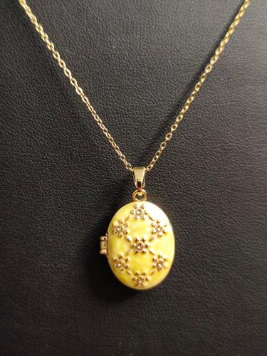Collares Relicarios Dorados