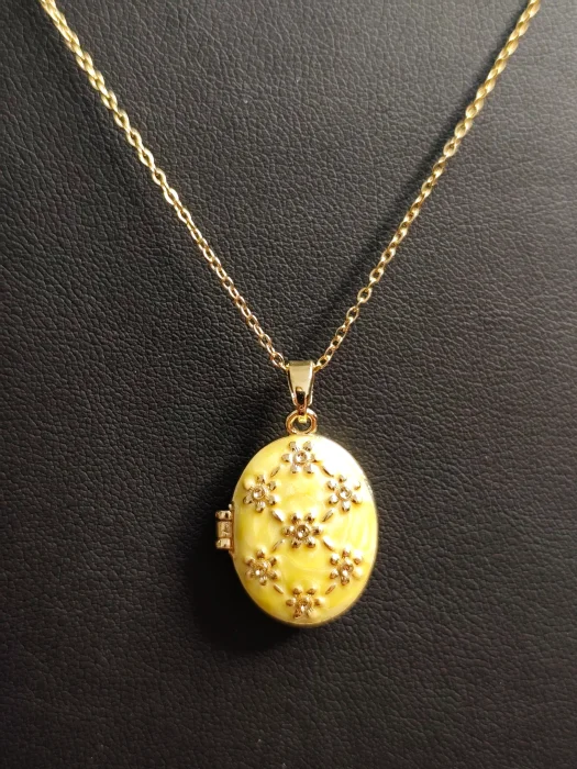 Collares Relicarios Dorados