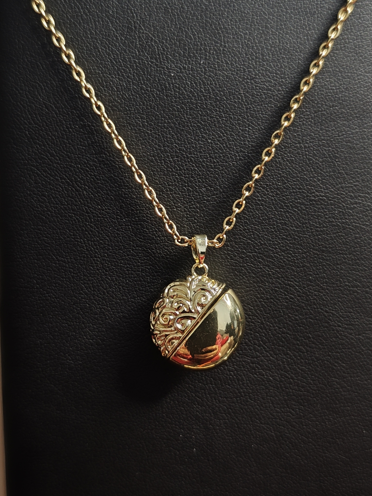 Collares Relicarios Dorados - Imagen 4