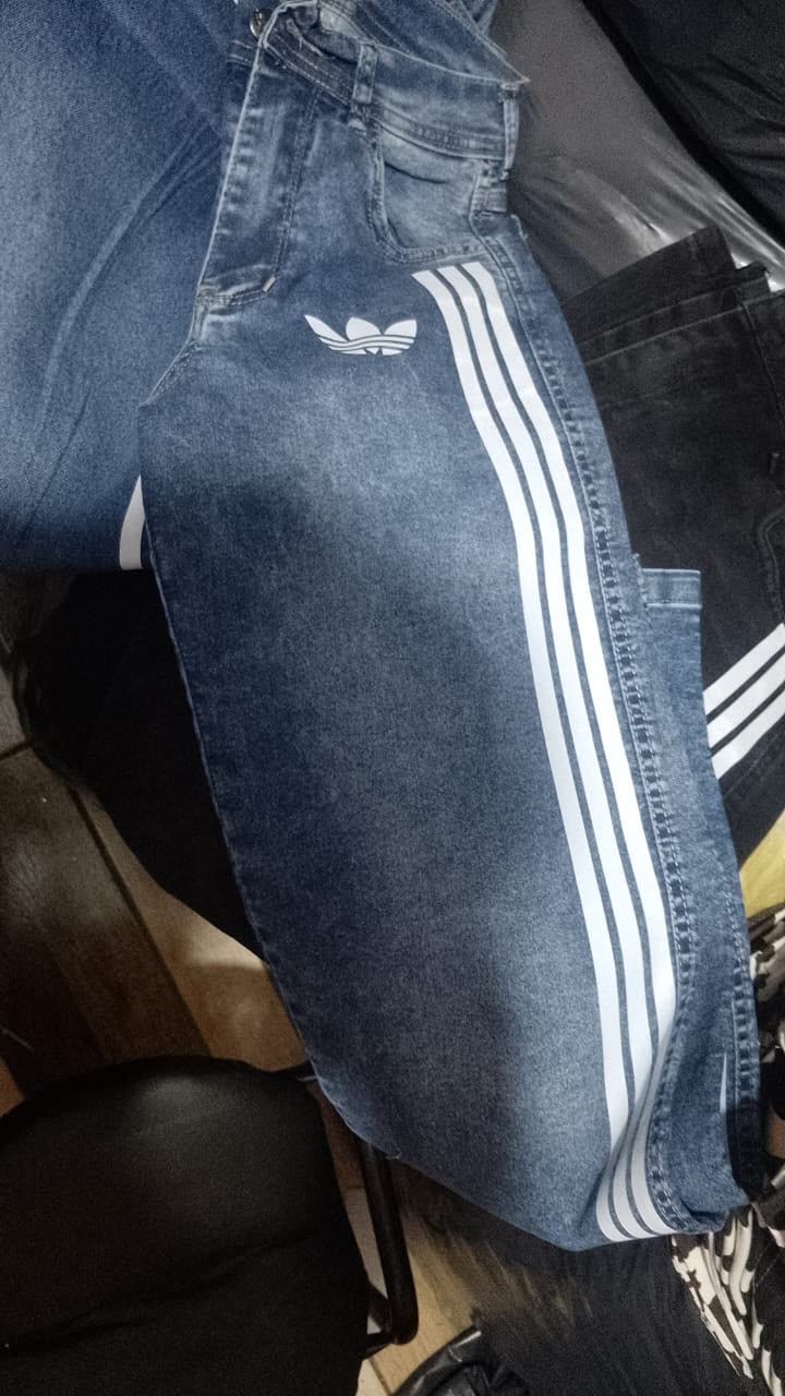 Baggy Adidas - 028b7c9e-f551-4555-80a6-f0c51e06bf44.jpeg