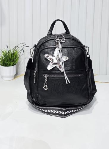 Mochila Cuero Pu* *entra una Carpeta A4* 
excelente Calidad.