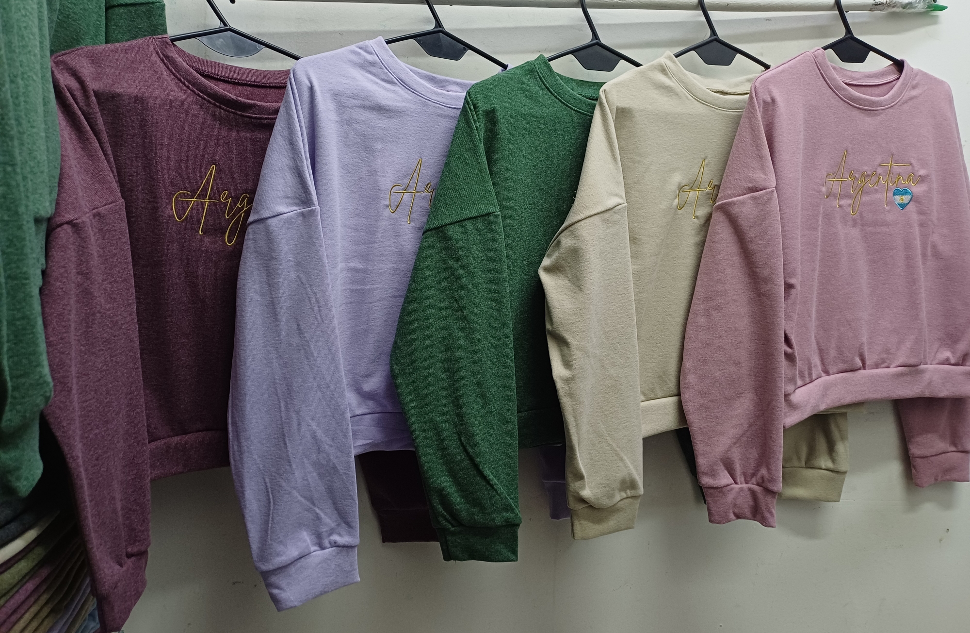 Sweaters Oversize Lisos y Rayados de Darlon Rip con Bordado Talle Unico Juvenil - Imagen 1