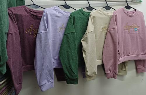 Sweaters Oversize Lisos y Rayados de Darlon Rip con Bordado Talle Unico Juvenil