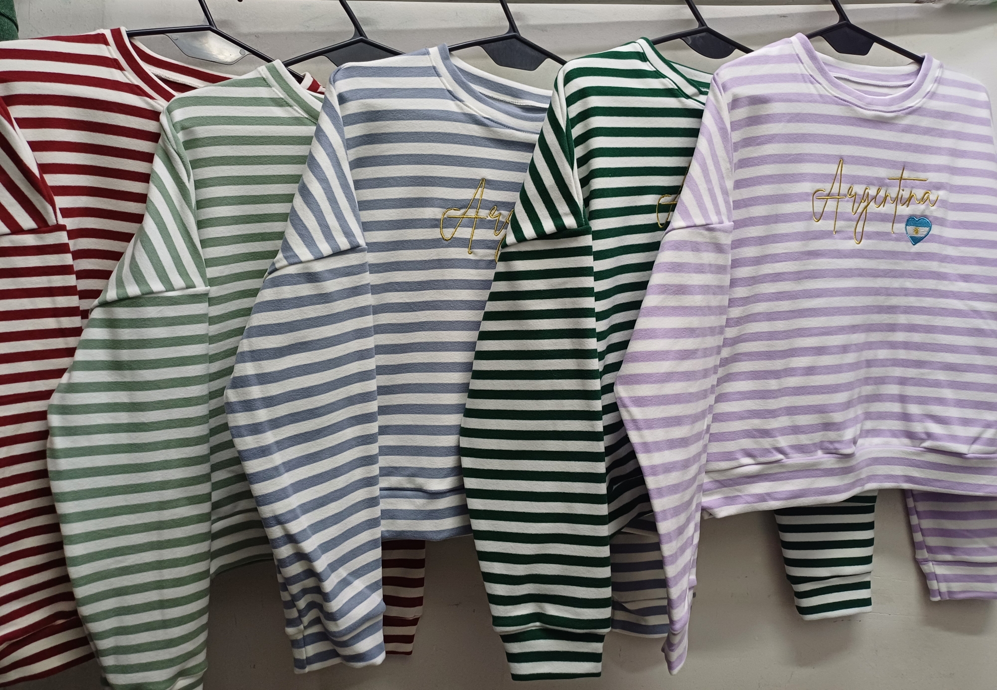 Sweaters Oversize Rayados y Lisos de Darlon Premium Bordados - Imagen 1