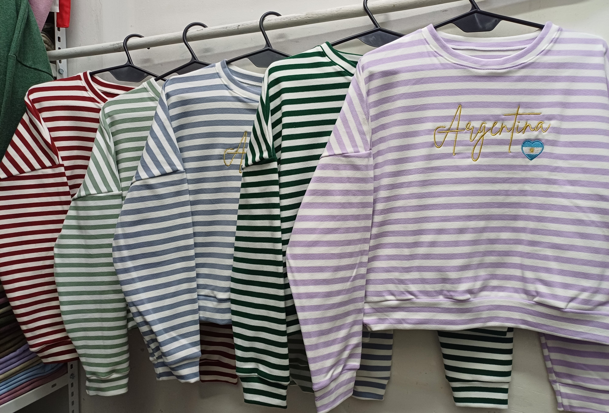 Sweaters Oversize Rayados y Lisos de Darlon Premium Bordados - Imagen 2