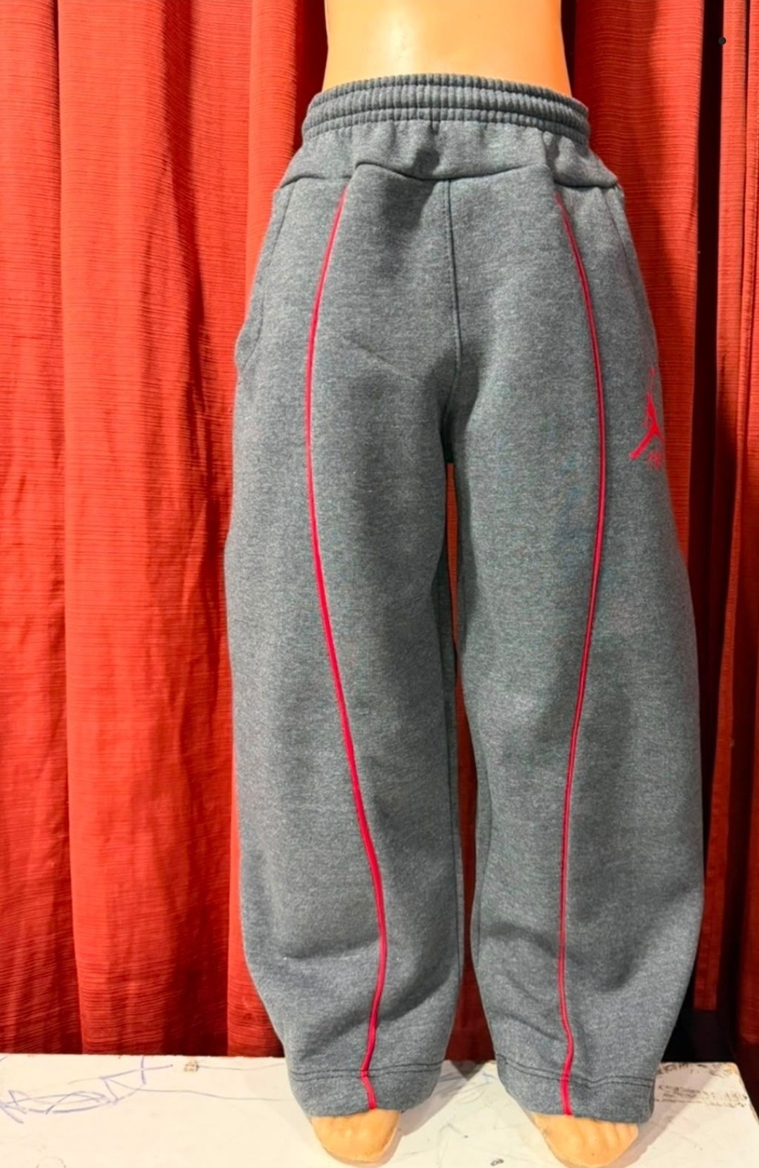 Baggy Frizado Jordan para Nene. - Imagen 3