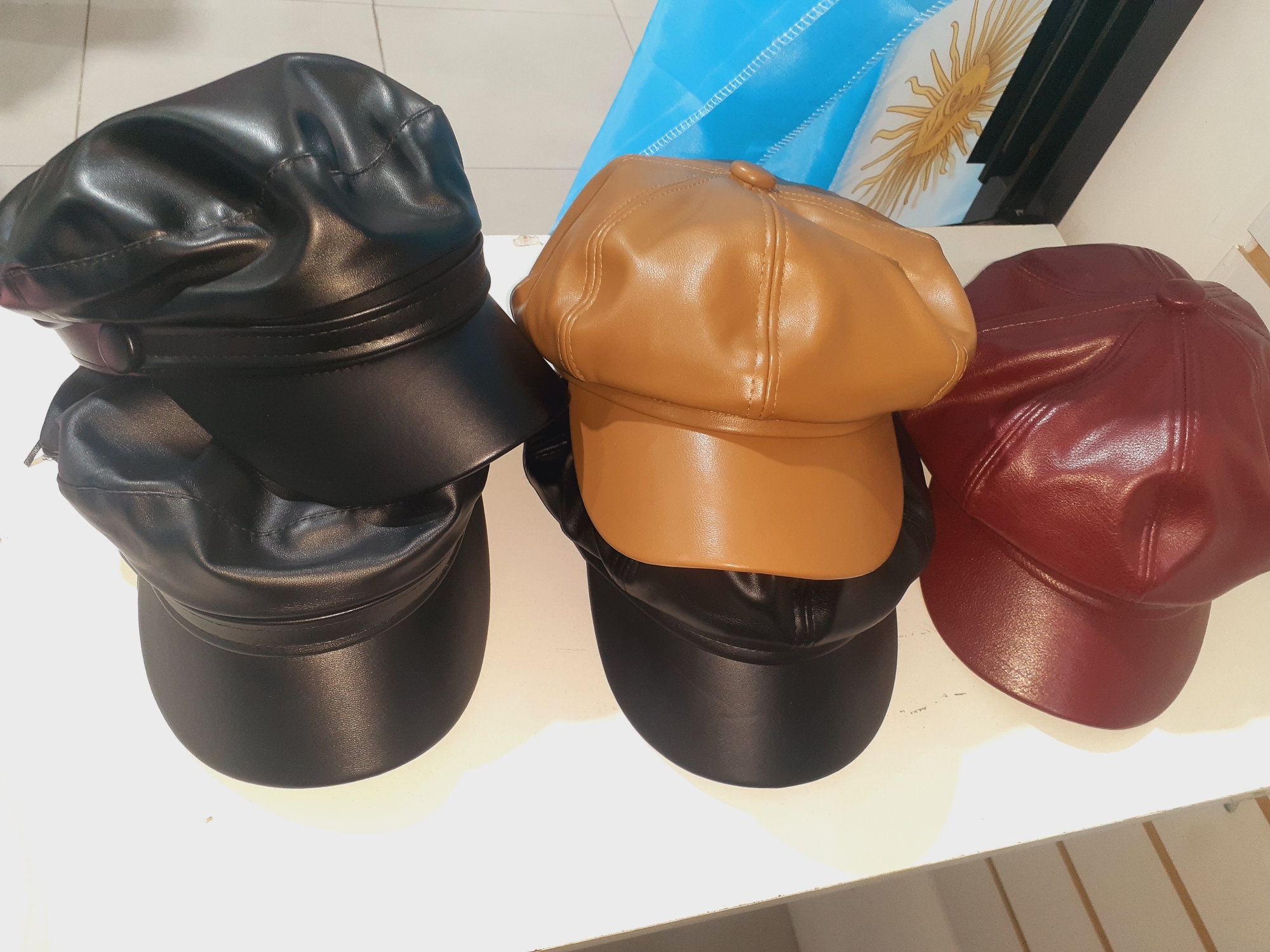 Boinas de Eco Cuero Pu Importadas - Imagen 1