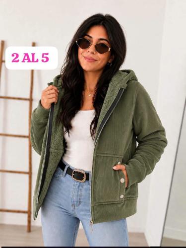 Campera Corta Clásica con Broche Falso,tela Sra Key con Corderito por Dentro.