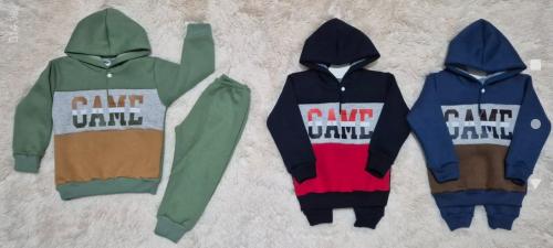 Conjunto con Capucha de Frisa  Invisible Peinada
