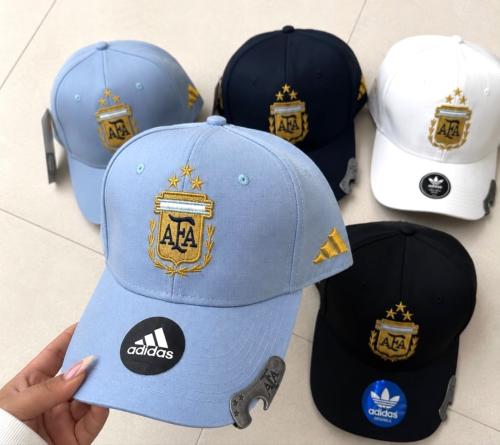 Gorra Bordada Argentina Mundial con Destapador de Botella Metalico