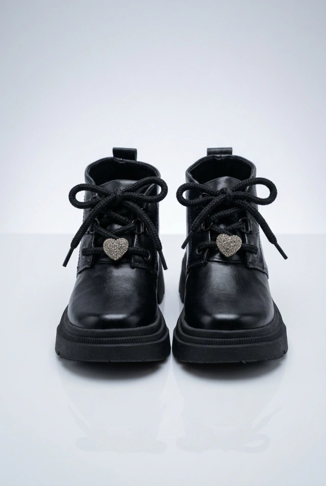 Borcego Bota Nena Charol Eco Cuero Negro Cordones y Accesorio Corazón Niña - WhatsApp%20Image%202026-06-09%20at%2015.27.40.jpeg