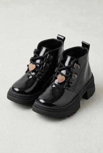 Borcego Bota Nena Charol Eco Cuero Negro Cordones y Accesorio Corazón Niña