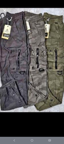 Pantalón Cargo Camuflado con Botones