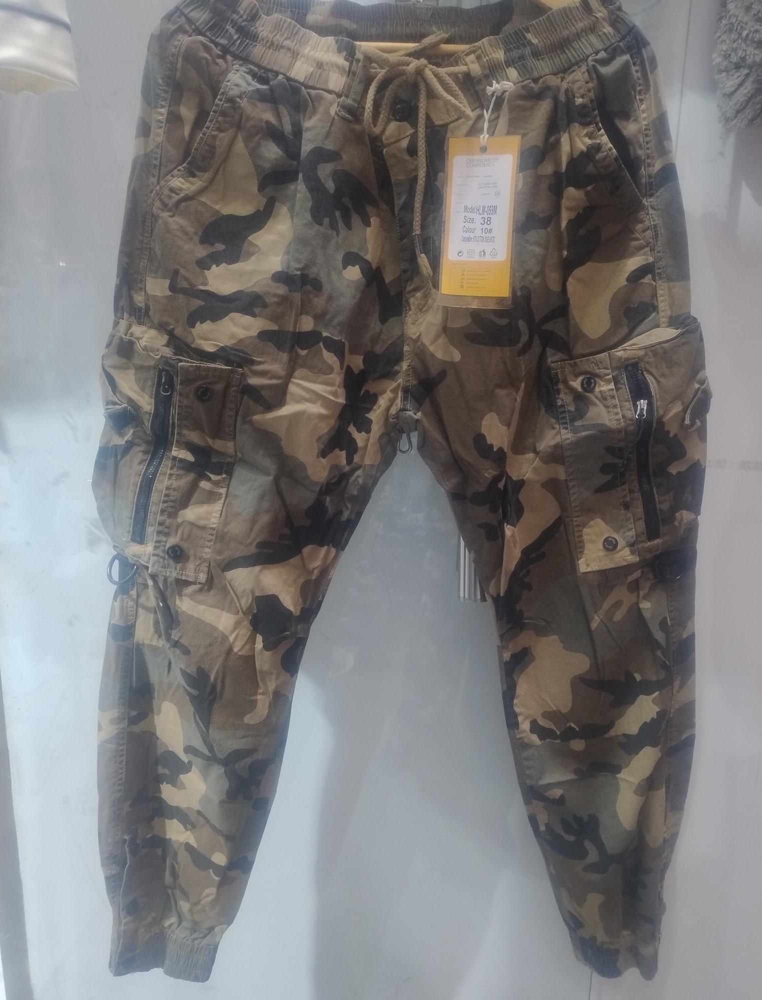 Pantalón Cargo Camuflado con Botones - Imagen 2