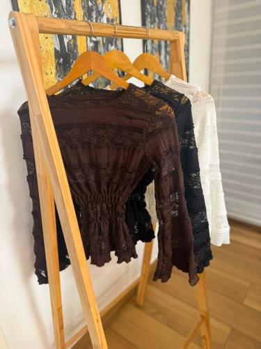 Blusa de Encaje con Frunce Miami