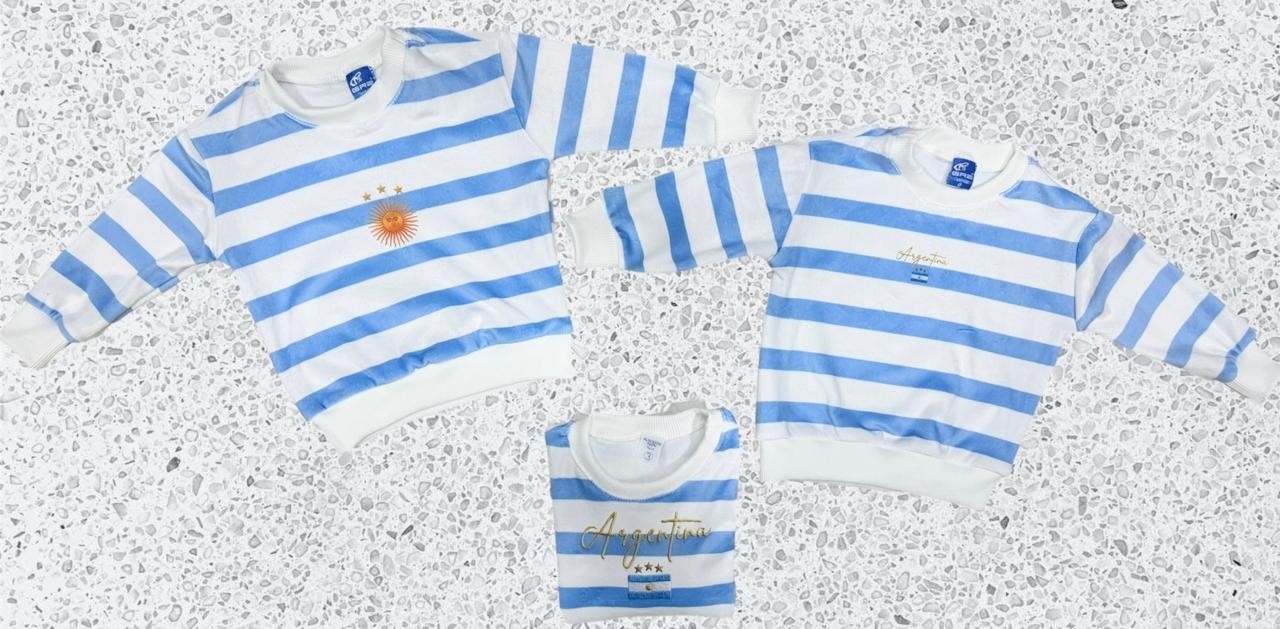 Buzo Argentina Plush Bebe Abarca hasta los 4 Años - Imagen 1