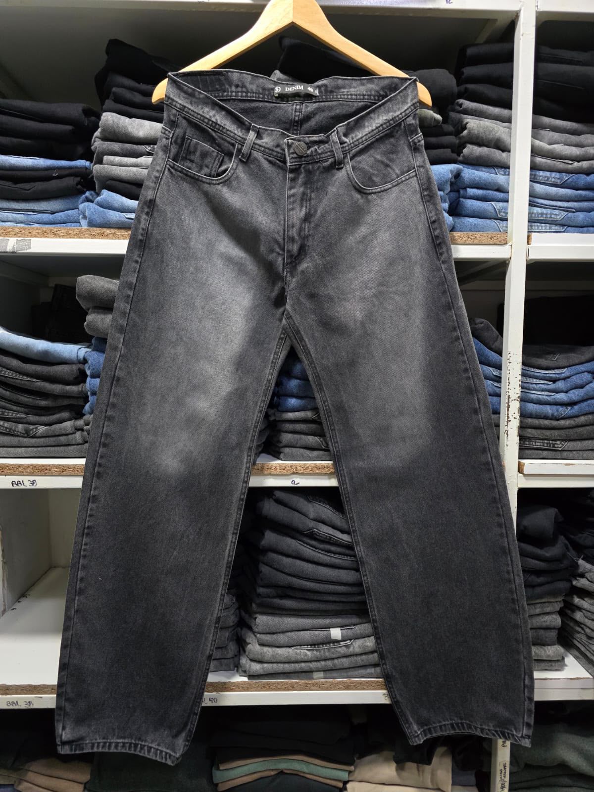 Pantalón Baggy Localizado Gris - c32c6f35-860a-4676-b330-9d823ae0b882.jpeg