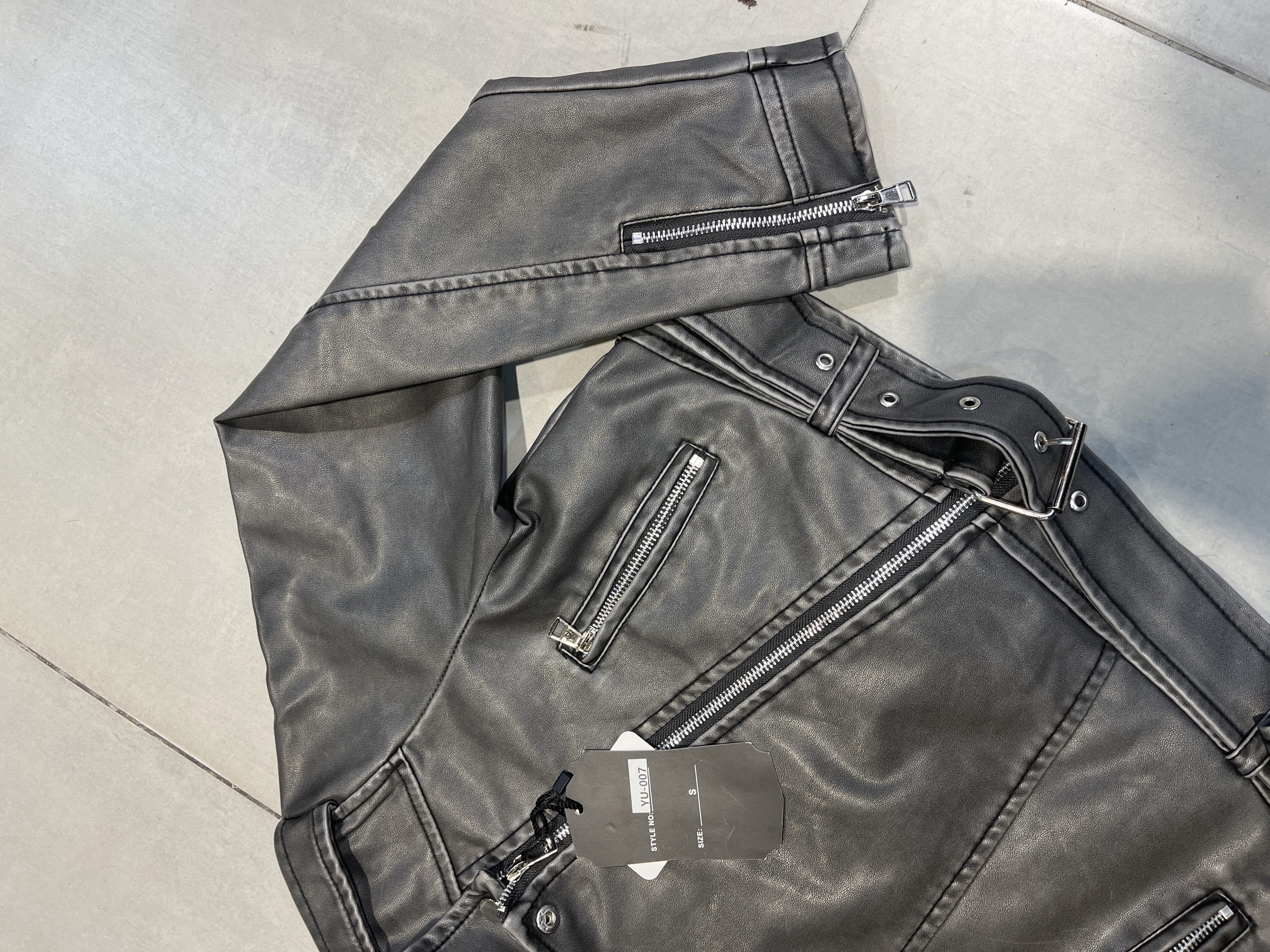 Eco Cuero Gris por Docena - image.jpg