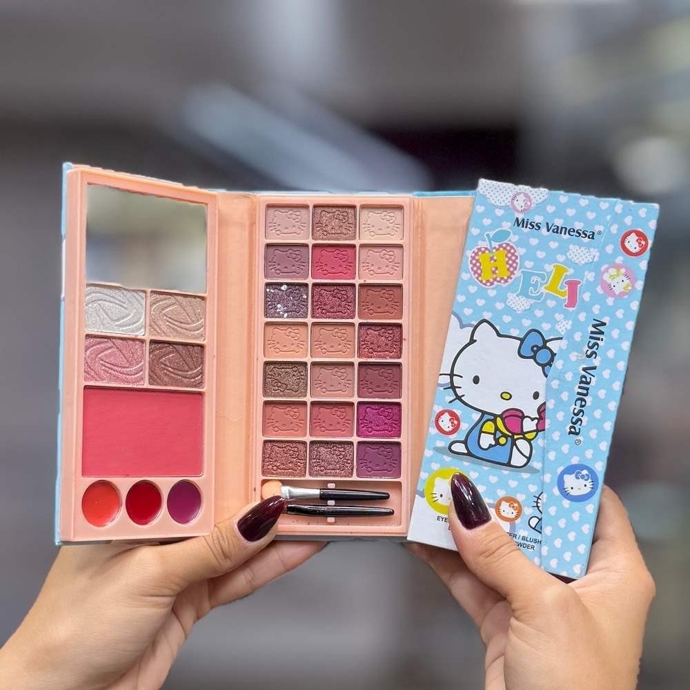 Libro de Maquillaje Hello Kitty - Imagen 2