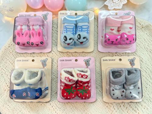 Medias Antideslizantes con Muñeco Sonajero y Puño Volcado en Cajita Regalo San Shan
